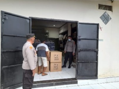 1657250160-Proses bongkar & distribusi bekal seragam PDL Polri tujuan Polres Halmahera3.jpeg